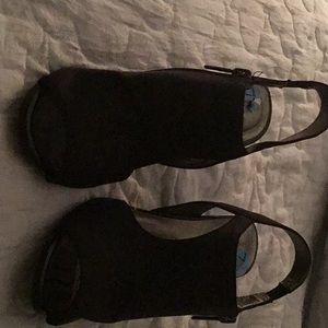 Shoes black, very pretty, size 7 1/2